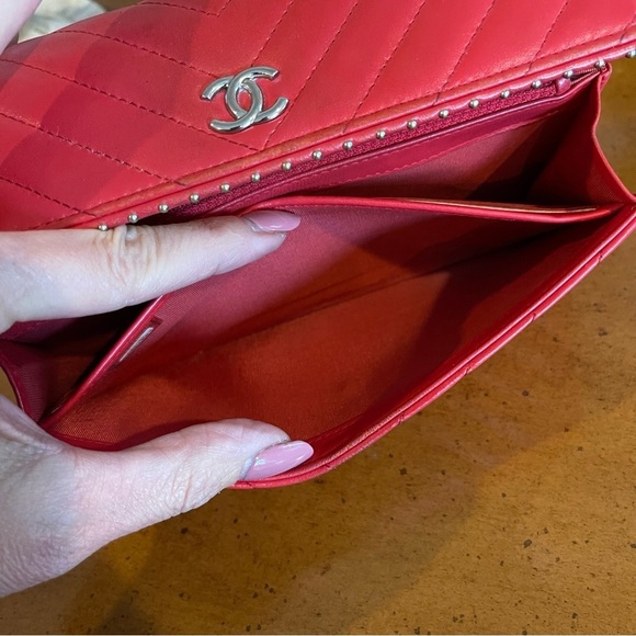 CHANEL V Stitch Chevron Studded Detail CC Logo Lambskin Long Trifold Wallet - Picture 14 of 17